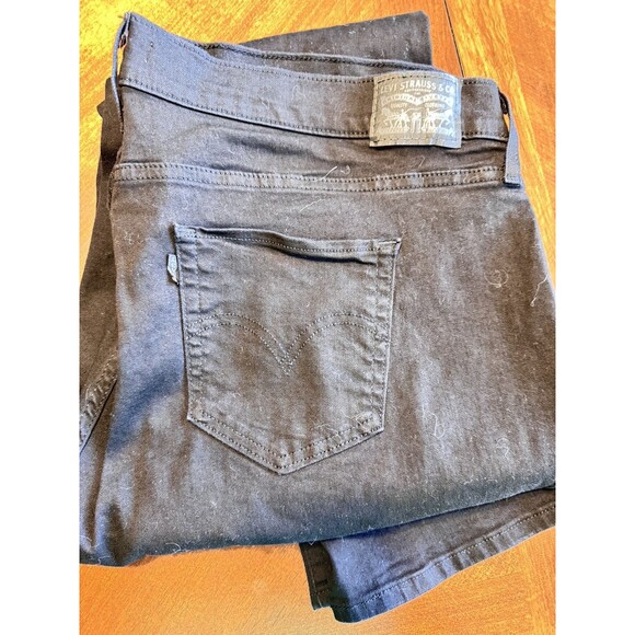 Levi's Women's Classic Straight Plus 20W Black Jeans - Picture 3 of 9